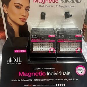 Ardell Setup and stand with 16 packs of Magnetic Individuals